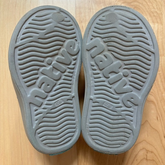 Native Girls Gray Silver Glitter Slip On Shoes - Picture 6 of 9